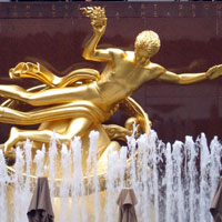 Golden statue at the Rokefella buildings